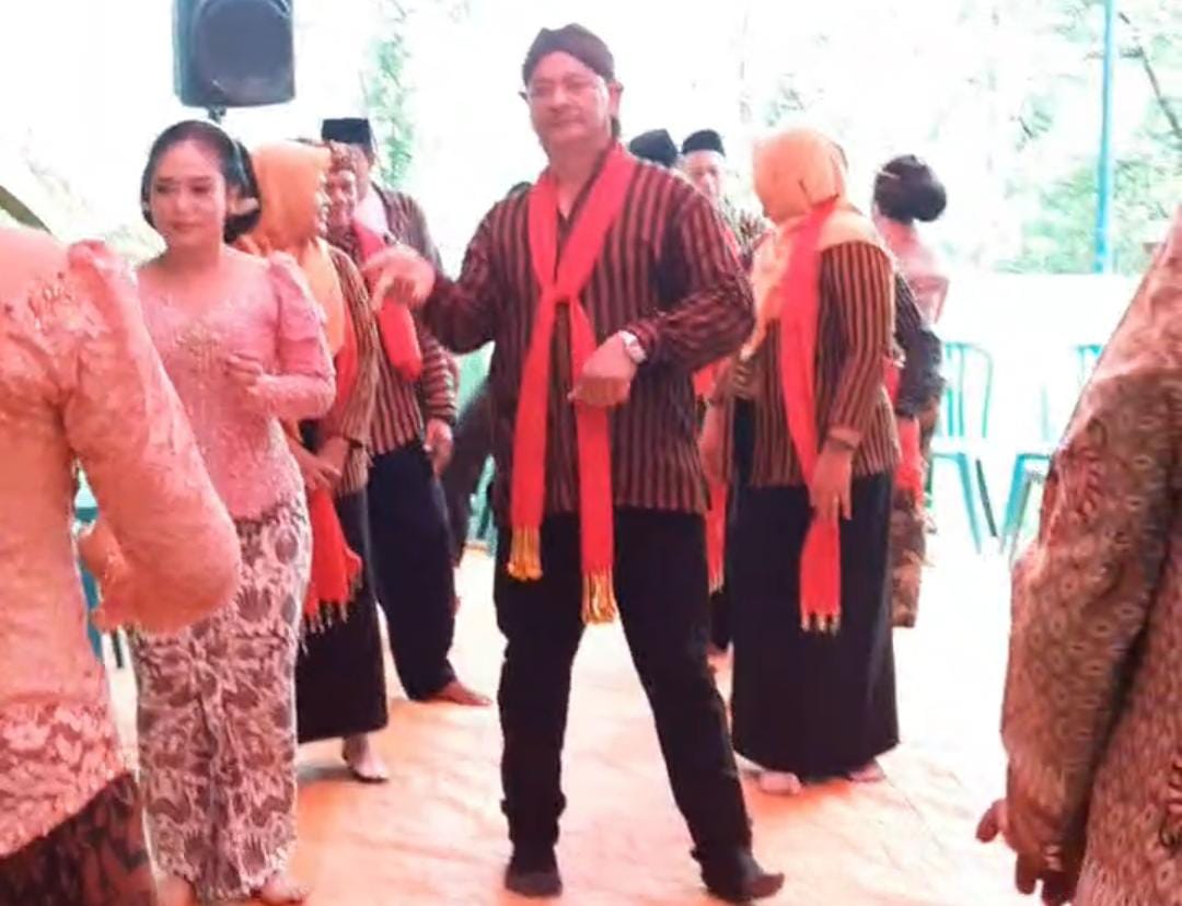 SAKRAL DAN MERIAH, BERSIH DESA DUWET DI PUNDEN JURANGAWAN ANGKAT TEMA GEMAH RIPAH LOH JINAWI TOTO TENTREM KARTO RAHARJO